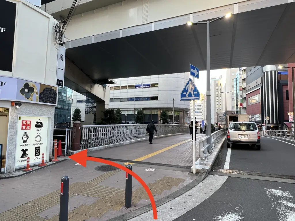 JR横浜駅西口からのアクセス4